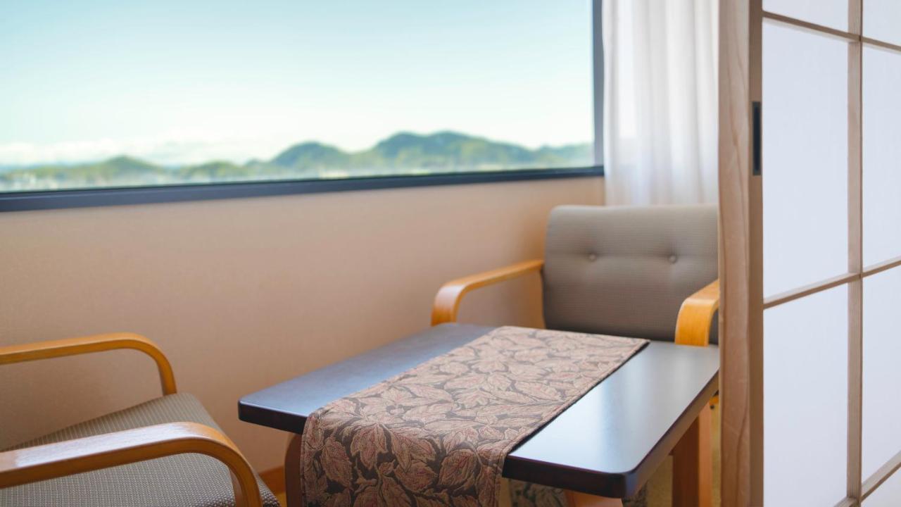 Hotel Chres Kōchi Zewnętrze zdjęcie