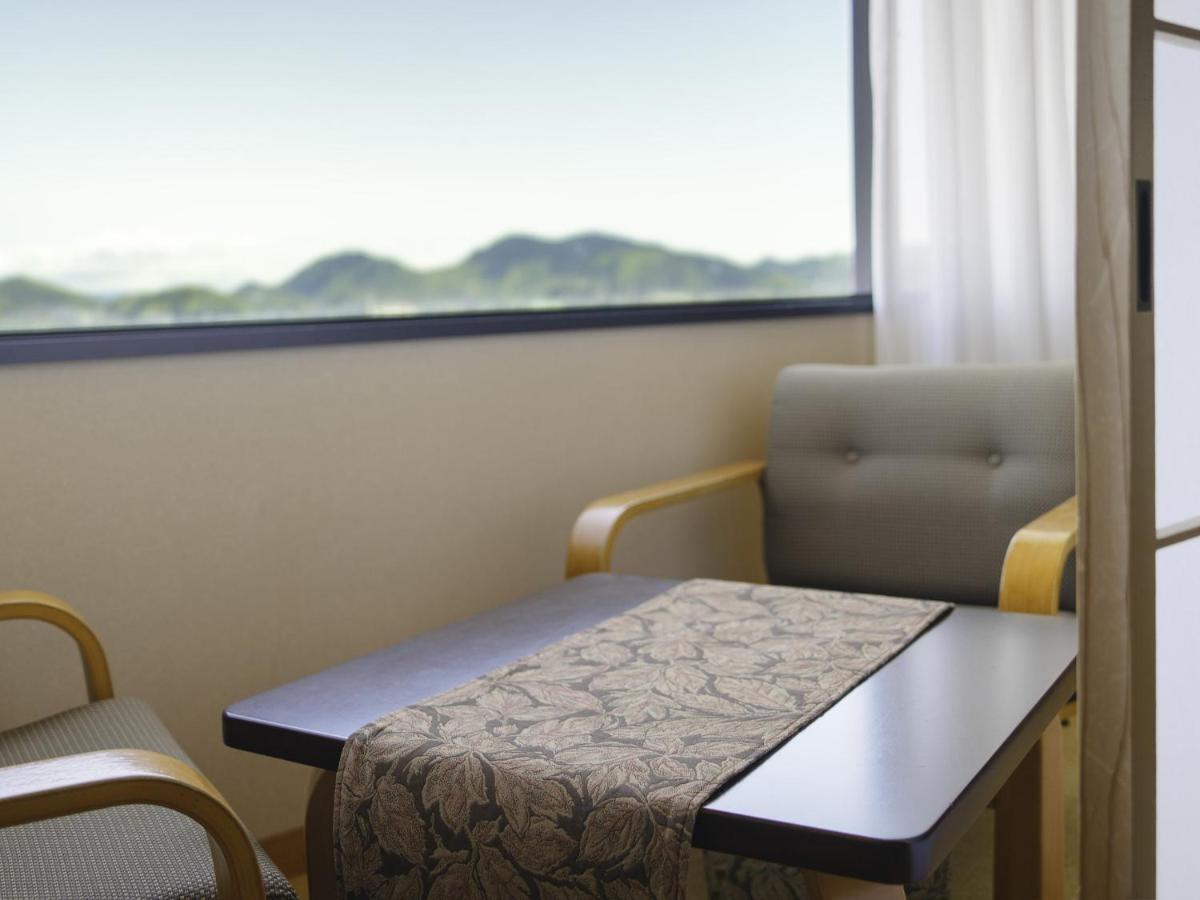Hotel Chres Kōchi Zewnętrze zdjęcie